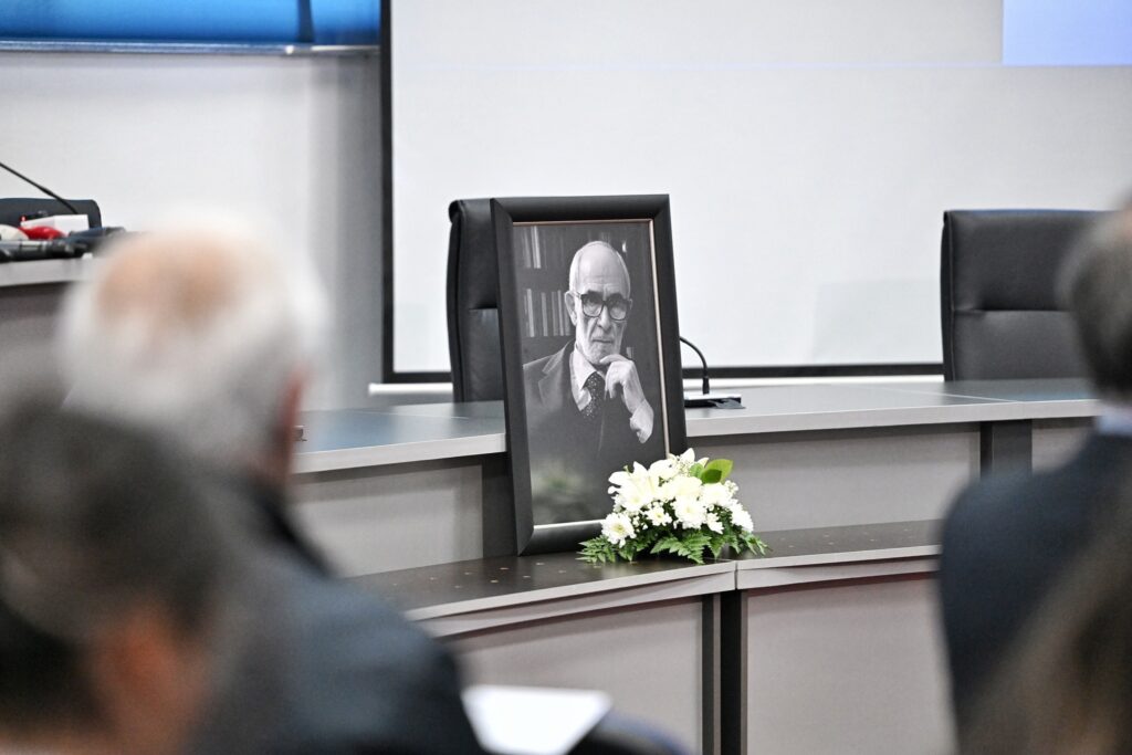 Rexhep Qosja, zëri i fuqishëm i mendimit kritik dhe intelektual i shquar shqiptar