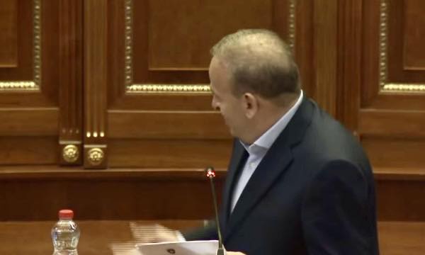 Polemika në Kuvend për Projektligjin e Kosovës në Bordin e Paqes