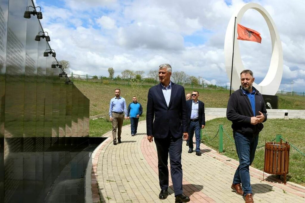 Sami Lushtaku lavdëron Hashim Thaçin si simbol të historisë së Kosovës